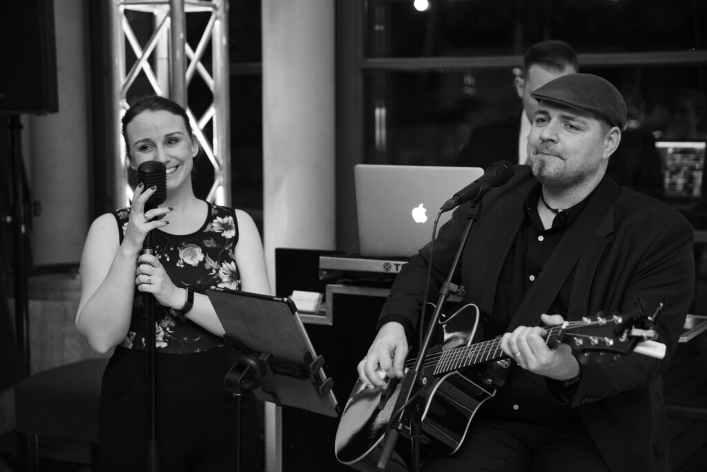 carryme - Das Akustik Duo. Akustik Live Band für Events. Landhaus am See in Garbsen