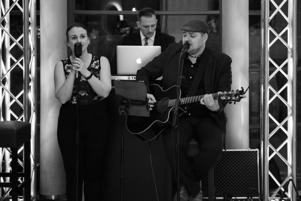 carryme - Akustik Duo. Exklusive Firmenfeiern, Messen, Gala. Landhaus am See in Garbsen