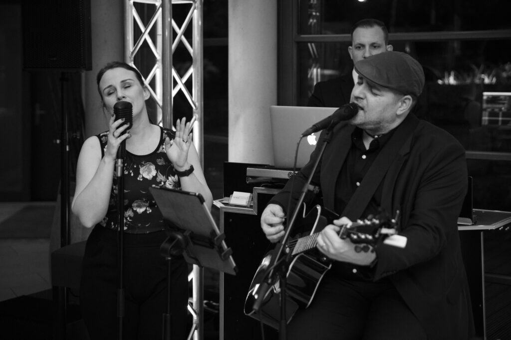 carryme - Akustik Duo. Exklusive Firmenfeiern, Messen, Gala. Landhaus am See in Garbsen