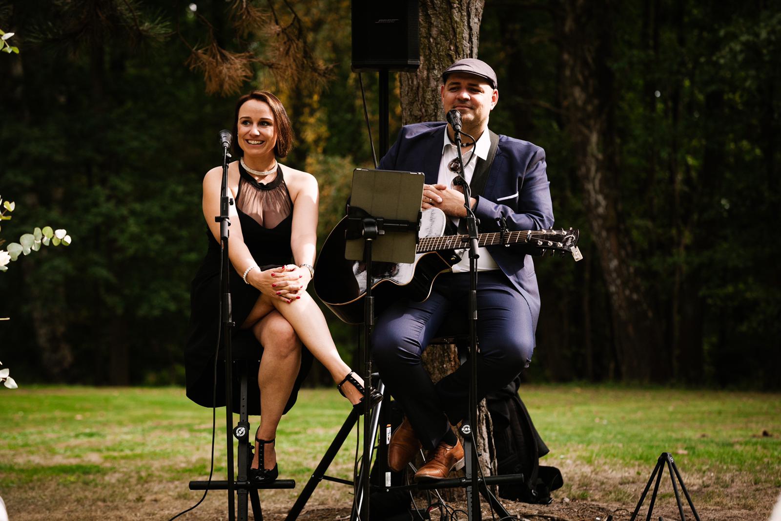 carryme - Das Akustik Duo aus Hannover. Hochzeitssänger und Hochzeitsssängerin mit Hochzeitsmusik für ganz Norddeutschland.
