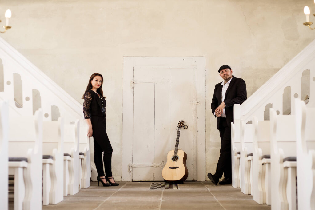 carryme - Das Akustik Duo. Hochzeitssängerin und Hochzeitssänger im Duo für Trauung und Sektempfang in Wolfsburg, Hamburg, Hannover