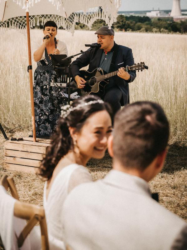 carryme - Das Akustik Duo. Hochzeitssängerin und Hochzeitssänger im Duo für Trauung und Sektempfang in Wolfsburg, Hamburg, Hannover