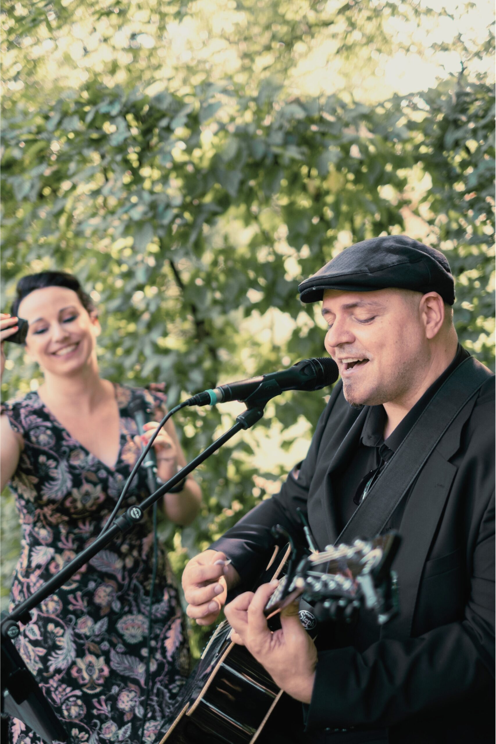 CarryMe mit Livemusik bei einem sommerlichen Sektempfang