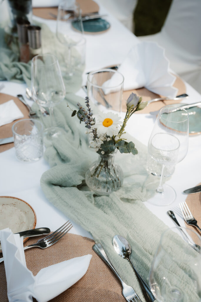 carryme - Das Akustik Duo aus Hannover; gedeckte Tafel Gut Altona