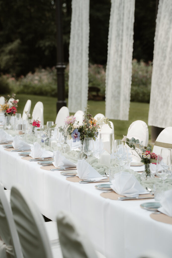 carryme - Das Akustik Duo aus Hannover; gedeckte Tafel Gut Altona