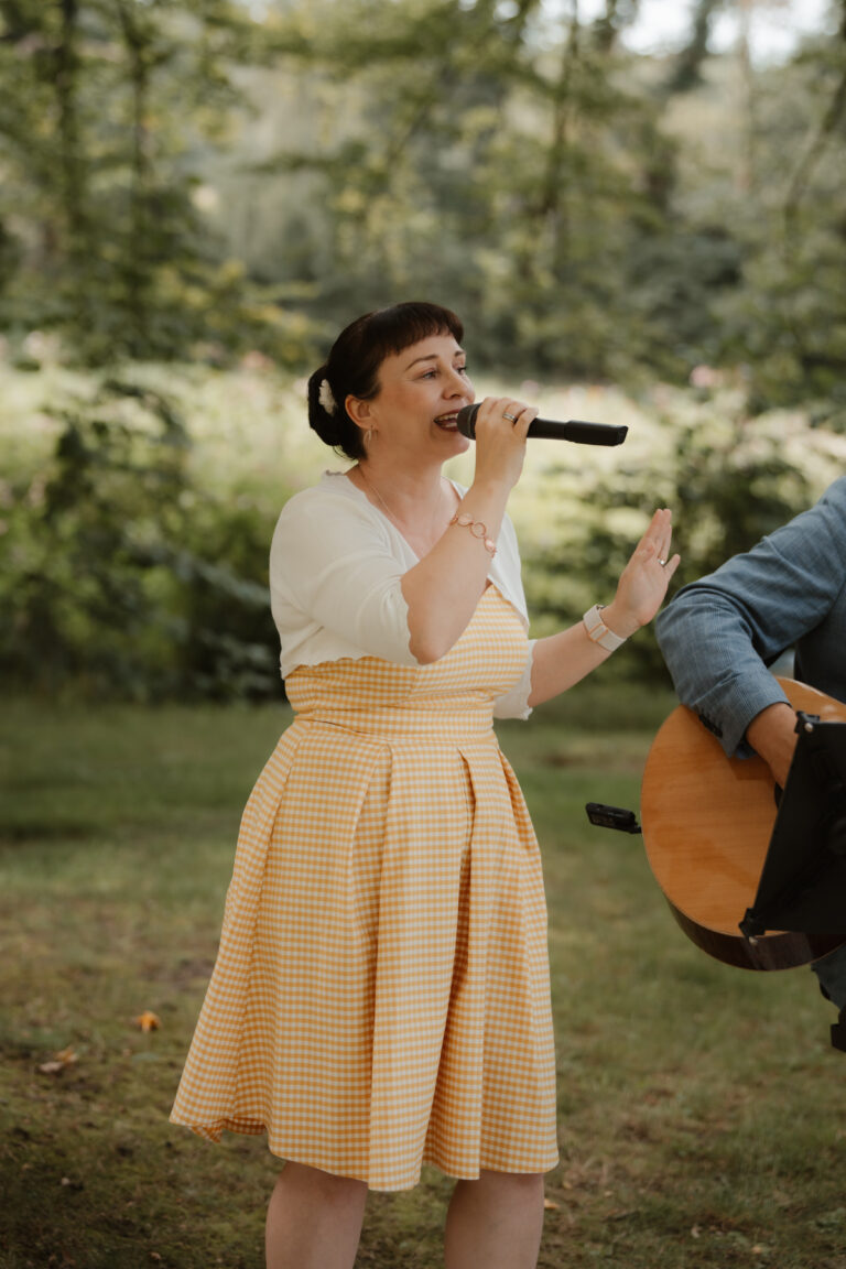 carryme - Das Akustik Duo aus Hannover; Hochzeitssängerin Cindy Hornbostel-Schiller bei exklusivem Empfang Gut Altona