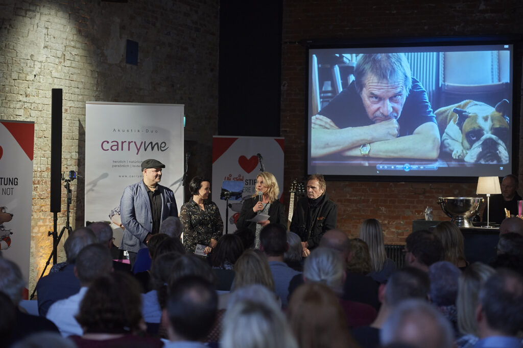 carryme - Das Akustik Duo. Benefizkonzert mit Uli Stein