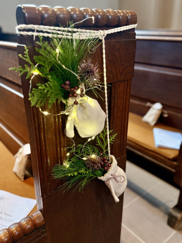 Winterhochzeit planen in und um Hannover. Kirchenschmuck.