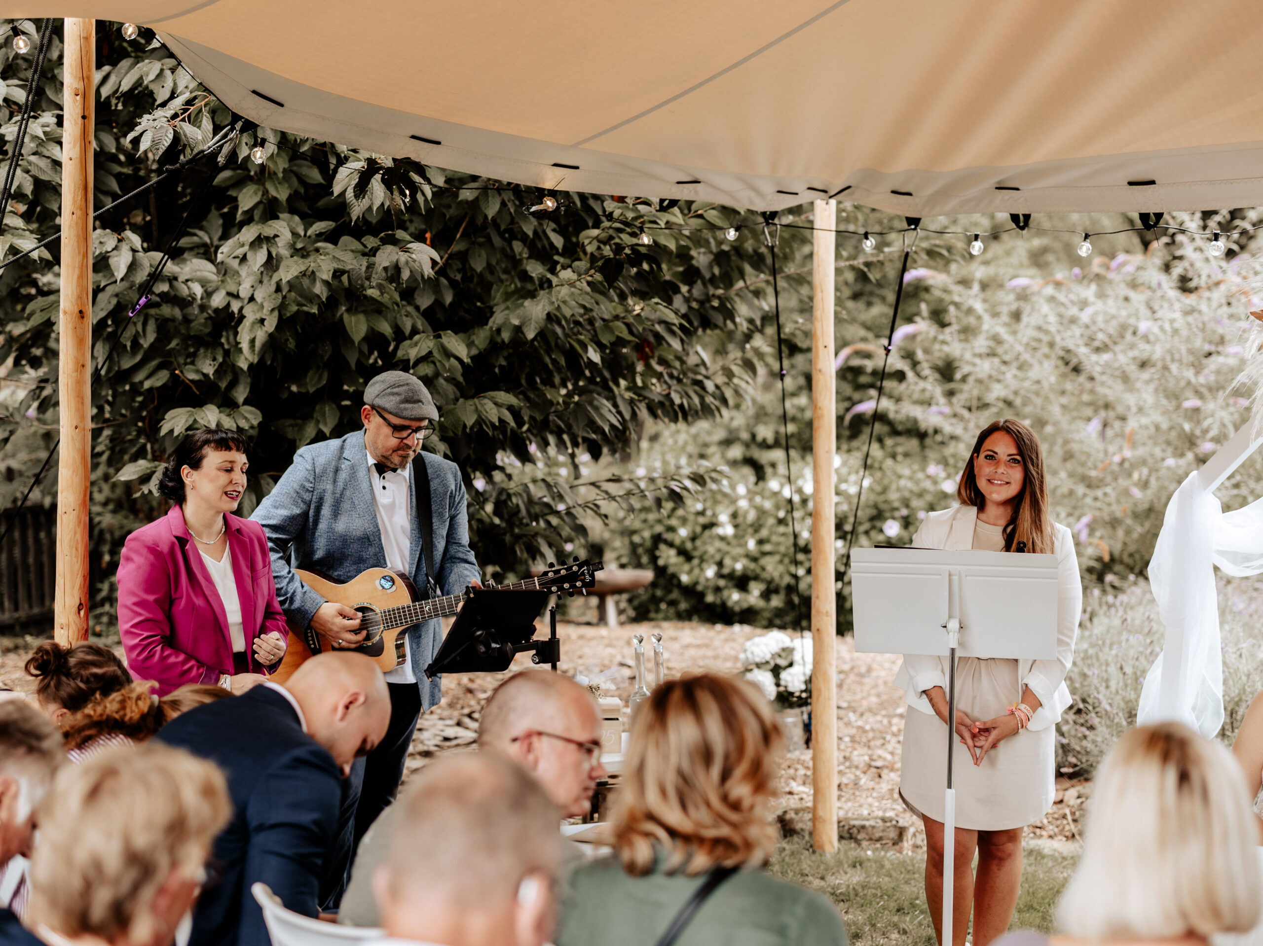carryme - Akustik Duo aus Hannover. Freie Trauung mit Traurednerin Julia Engel
