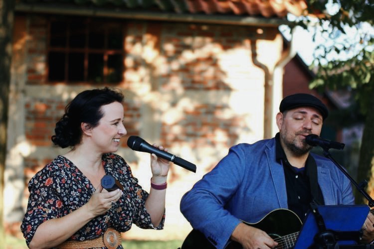 carryme - Akustikduo Livemusik zur Silberhochzeit