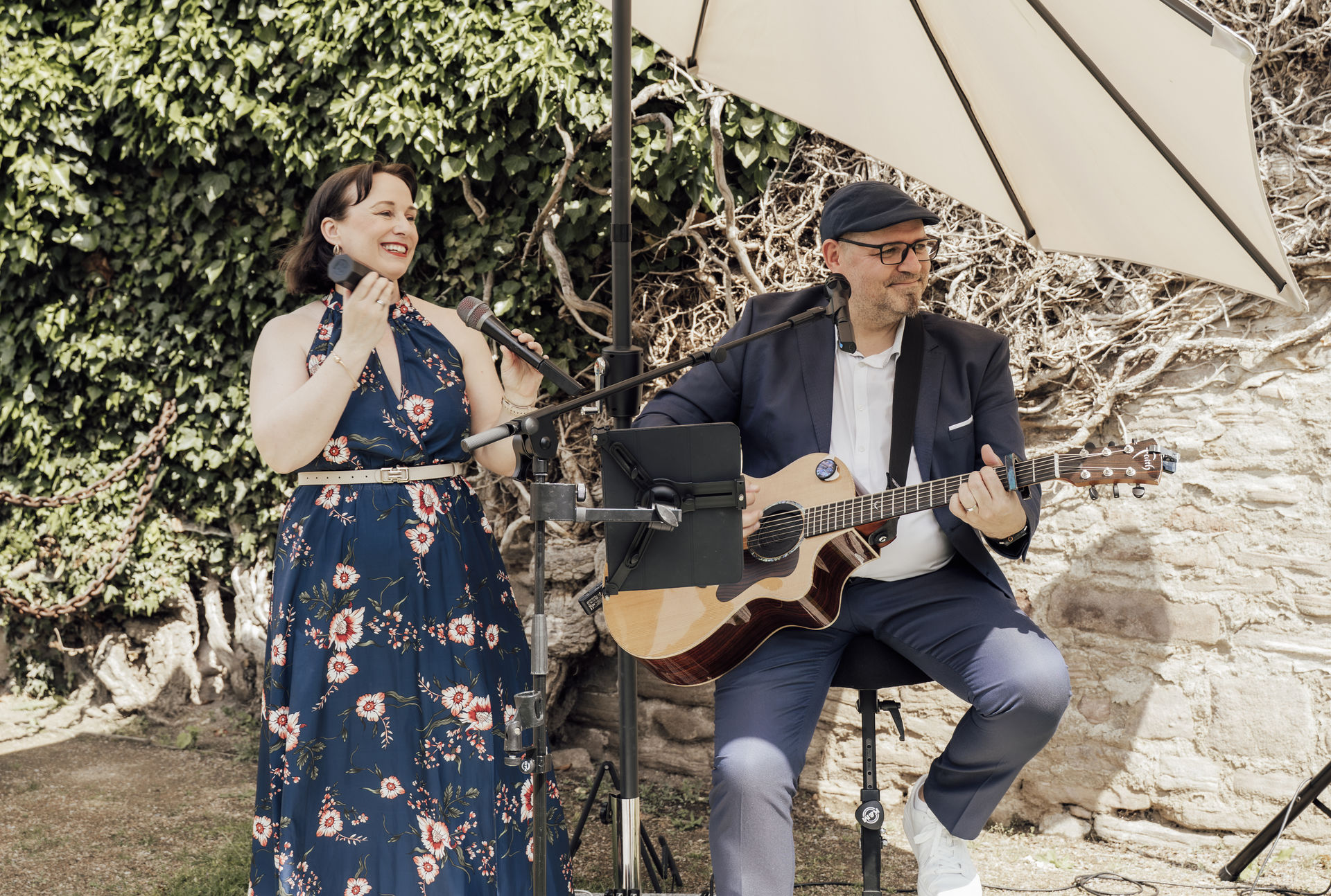 CarryMe Hochzeitsduo mit zwei Stimmen und Gitarre